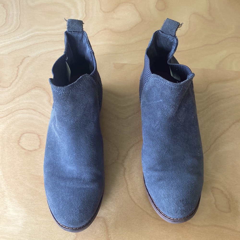 TOMS gray suede ankle boots size 7.5